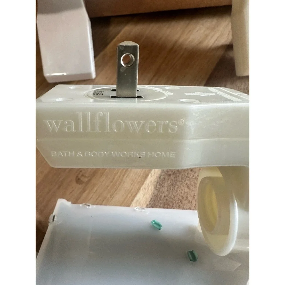 Bath & Body Works Wallflowers Home Lot Of 3 Diffuser Plugins Owl Harvest Pumpkin